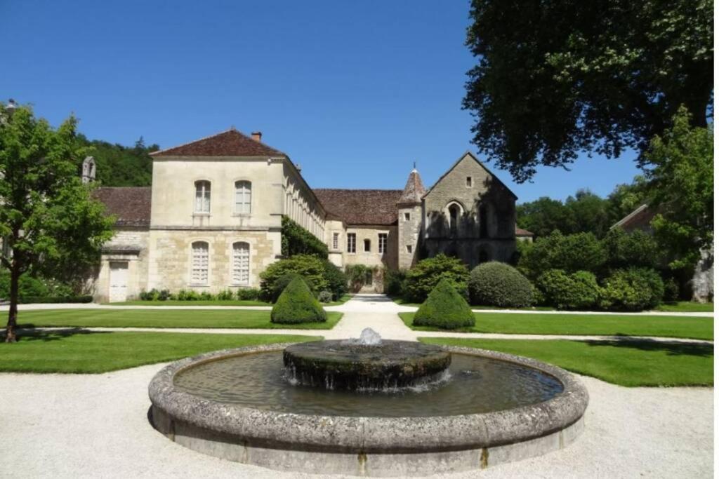 Charmante Maison Bourguignonne Avec Grand Jardin Et Parking Монбар Екстериор снимка