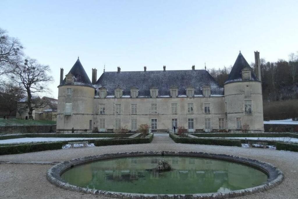 Charmante Maison Bourguignonne Avec Grand Jardin Et Parking Монбар Екстериор снимка